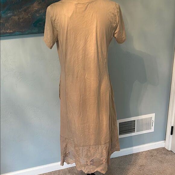 LOGO Lavish Tan Shirtdress with bottom embroidered detail - Picture 2 of 9